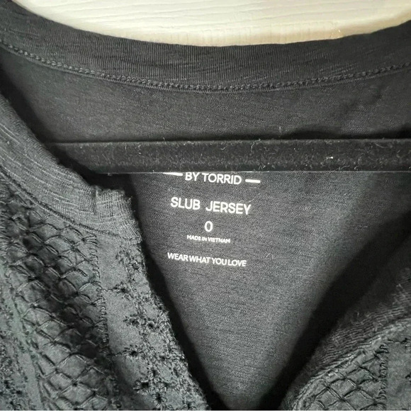 ☘️ New Torrid Vintage Slub Notch Neck Lace Babydoll Top, Size 0 (12), Deep Black - Picture 7 of 9